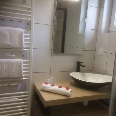 L'edaines Hotel 3*